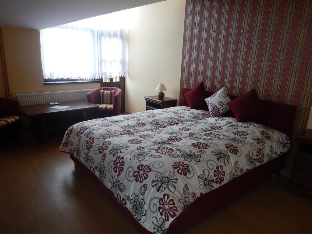 Hotel Konsky Dvor Brzotín Pokój zdjęcie